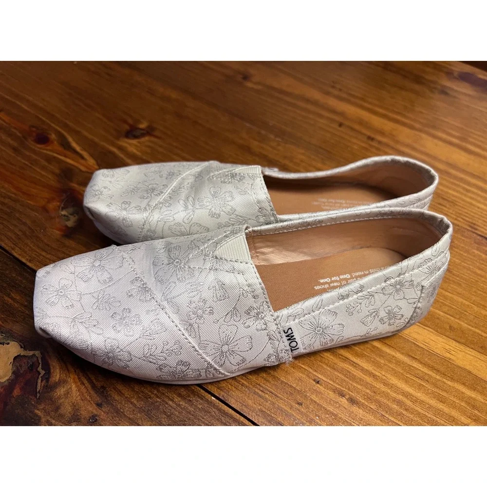 TOMS Alpargata Flats Womens 7.5 Silver Floral Brocade Slip On Excellent